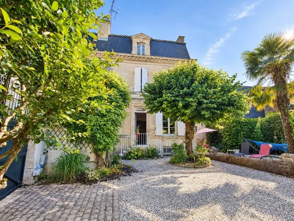MAISON DE MAÎTRE DE CARACTÈRE À COGNAC
