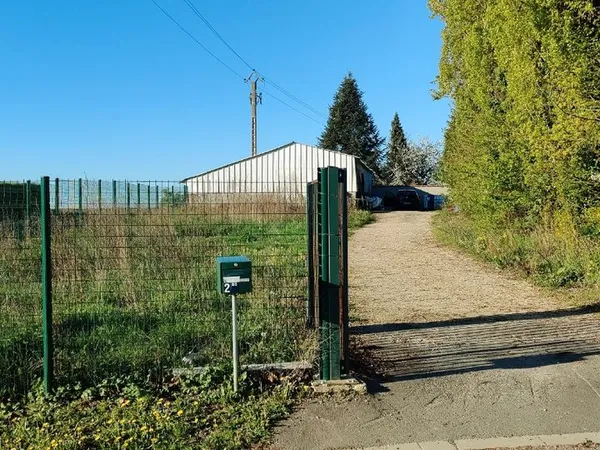 Terrain de 1000m2 viabilisé - Entrepôt 160m2 sur dalle béton