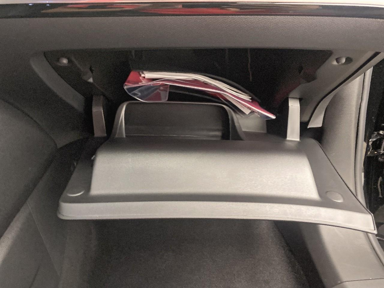 Peugeot 2008 hybrid 145 e-dcs6 allure — photo 29