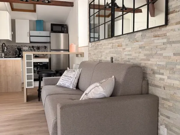 Beau studio entièrement meublé et équipé
