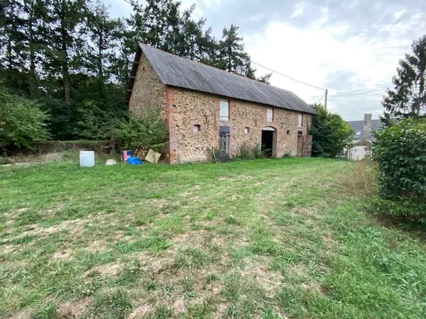 Joué-sur-Erdre en hameau belle grange à réhabiliter