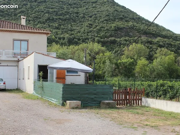 Maisonnette à la campagne