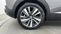 Peugeot 3008 HYBRID4 300ch GT Pack e-EAT8 — photo 11