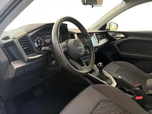 Audi A1 25 tfsi 95 ch s tronic 7 design — photo 9