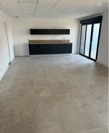 Bureaux neufs 120 m² climatisés + parking - Pia