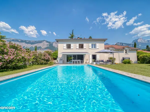 Villa 210 m² piscine, 6 ch, 1 194 m² - Saint-Ismier