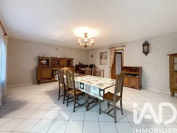 Maison 10 pièces 242 m²