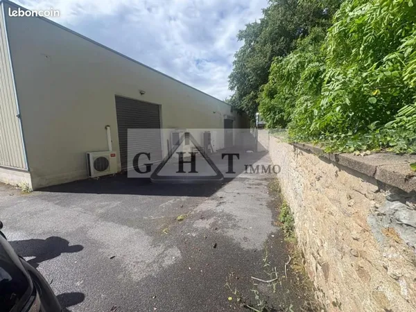 Local industriel 260 m²