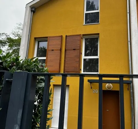 VILLECRESNES - MAISON COUP DE CŒUR 88 M² + JARDIN 73 M² - ENTIÈREMENT RÉNOVÉE À NEUF Vous rêvez d'un