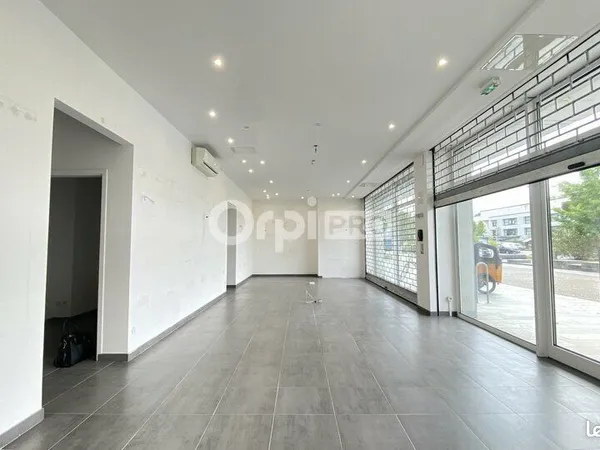 Local commercial 85 m²