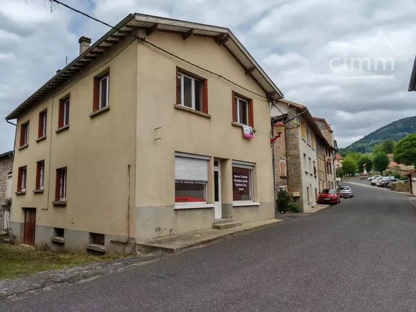 Maison de bourg avec local commercial