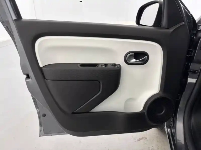 Renault Twingo iii 0.9 tce 90 energy e6c — photo 34
