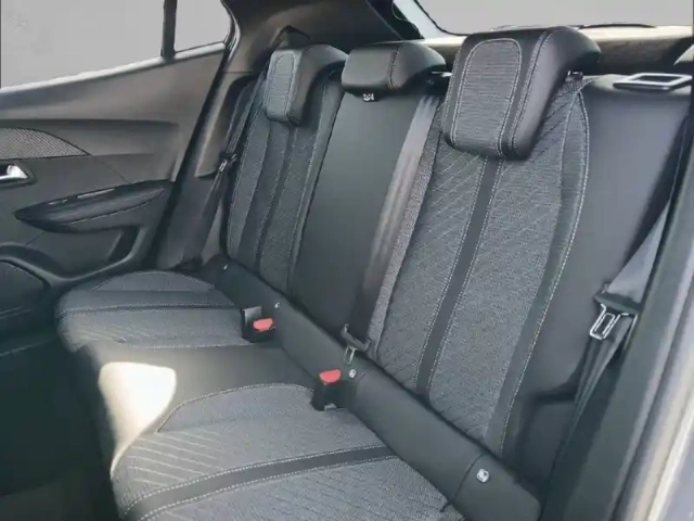 Peugeot 2008 hybrid 145 e-dcs6 — photo 11