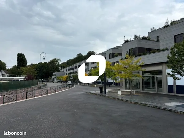 Local commercial 372 m²
