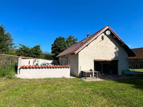 Maison de campagne familiale avec dépendance locative