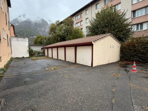 A VENDRE : Garage St Jean de Maurienne