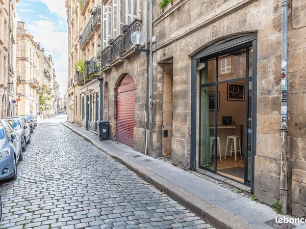 Local 70 m2 + cour intérieure 15 m2 Bordeaux centre