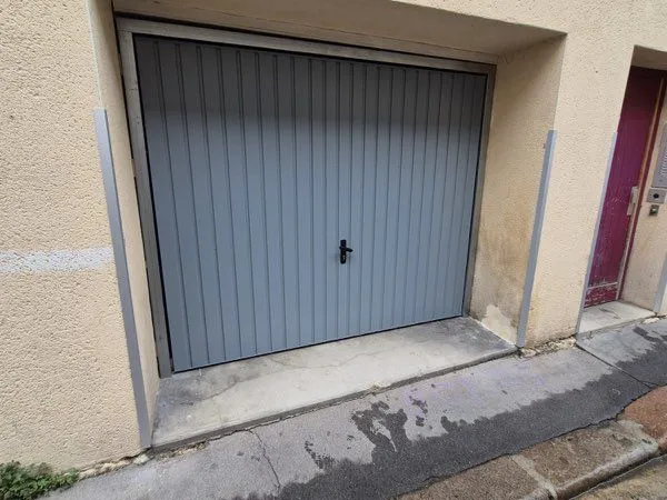 Place de parking en garage fermé Bordeaux centre quartier victoire