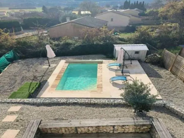 Maison contemporaine 96m2 / 4 chambres / piscine