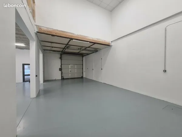 LOCAL D'ACTIVITE 236 m² ROISSY EN BRIE