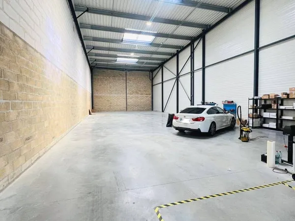 Local d'activité 365 m²