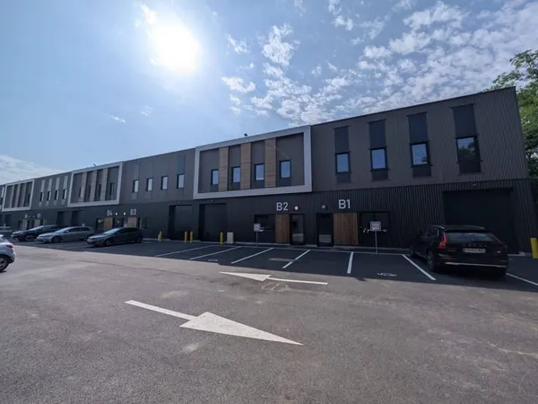 Local d'activité 2556 m²
