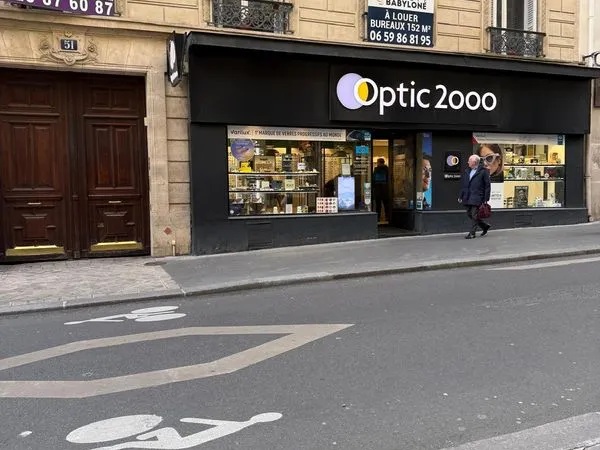 Local commercial situé 51 rue d'Amsterdam à Paris 8ème