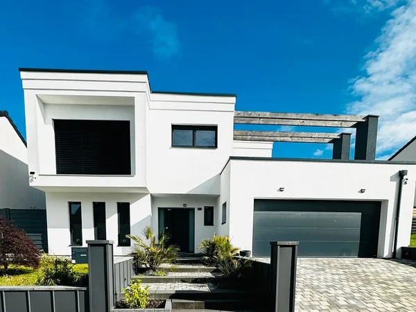 Maison contemporaine d'architecte de 227 m² avec piscine - Prestations haut de gamme - Courcelles-Ch