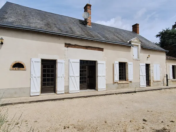 Maison ancienne à Chouzy Sur Cisse .