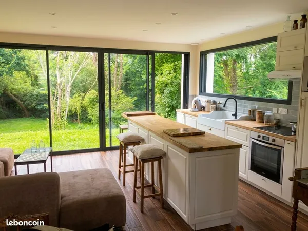 Maison contemporaine meublée avec vue sur la nature