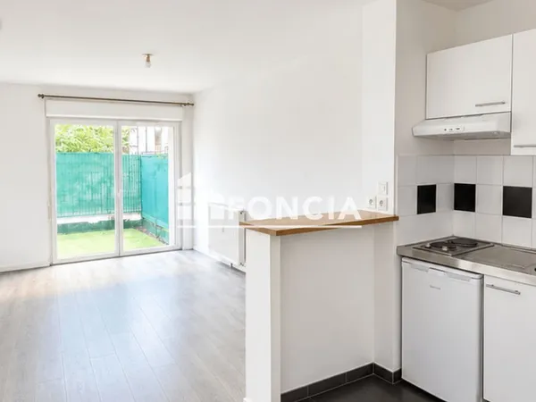 T2 de 41,18 m² Loi Carrez avec terrasse de 20 m² - quais et tram B à deux pas