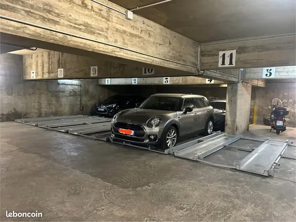 Emplacement parking sécurisé - emplacement recherché