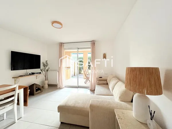 Appartement en RDJ rénové avec goût avec belle terrasse