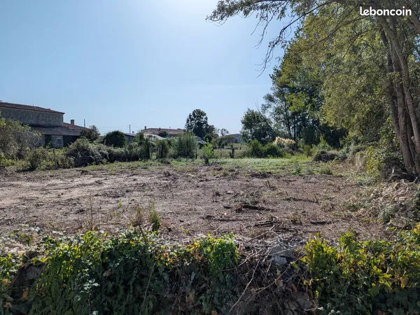 Terrain à bâtir de 680 m² - 30 000