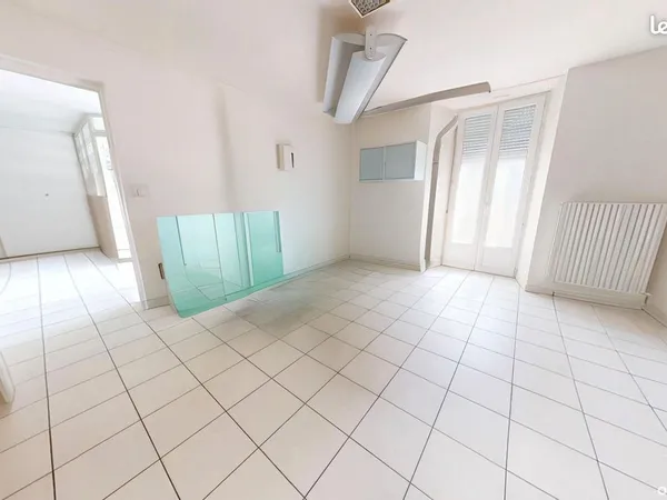 Bureaux 82 m² MISEREY SALINES