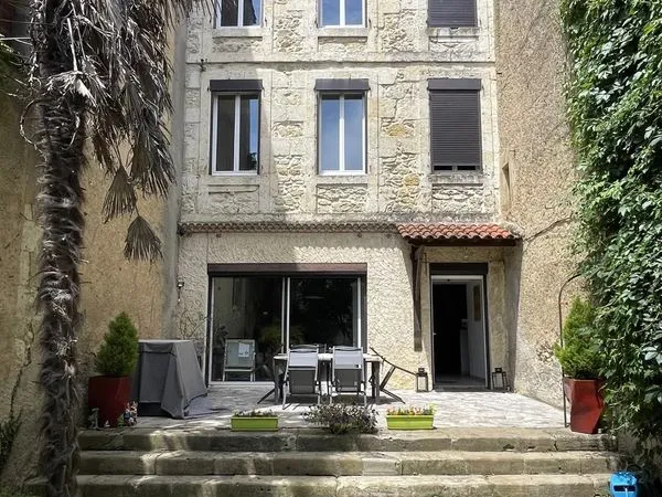 Maison 8 pièces 368 m²