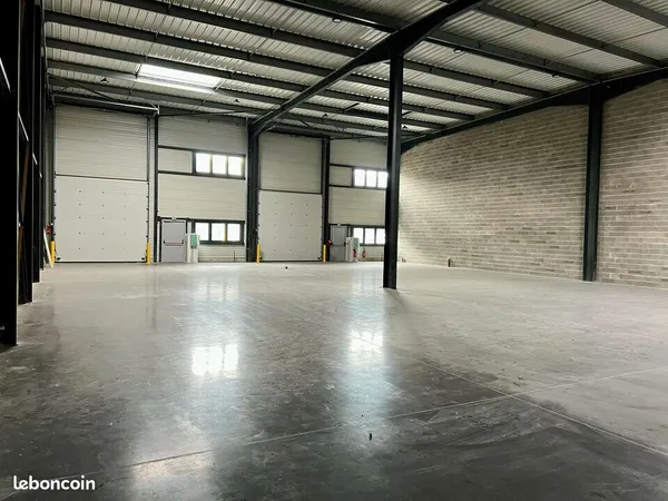 LOCAL D'ACTIVITE 530 m² LE MESNIL AMELOT