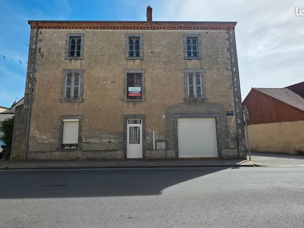 Dans le Haut-Limousin, venez découvrir cette grande demeure type Maison de Maître