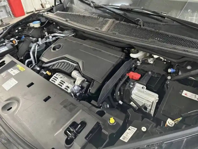 Peugeot 3008 hybrid 145 e-dcs6 — photo 44