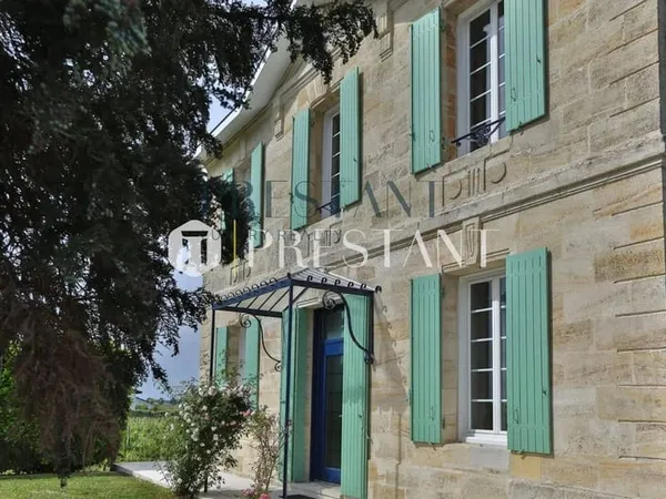 Maison 9 pièces 240 m²