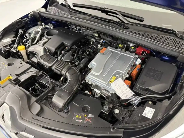 Renault Captur e-tech full hybrid 145 — photo 17