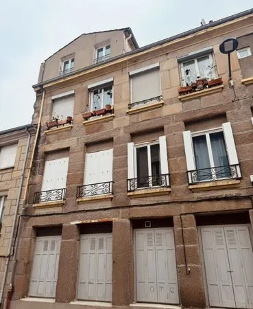 Saint-Étienne - T2 bis 63 m² lumineux avec alcôves - Beau potentiel à rafraîchir - 60 000