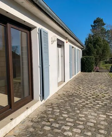 Maison à louer à Sainghin en Mélantois de plain pied de 100 m2 - 3 chambres -jardin-garage