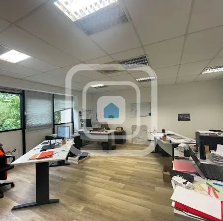 Bureaux 65 m²