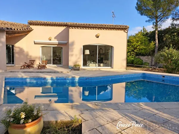 Nîmes villa plain pied avec dépendance et piscine