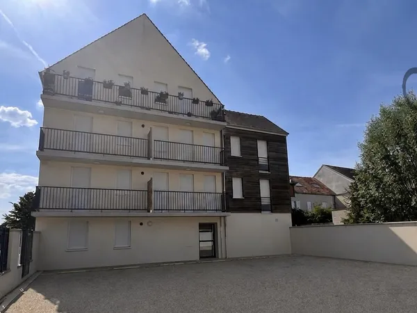 77 - NANGIS, Bel appartement F2, environ 50 m2 avec place de