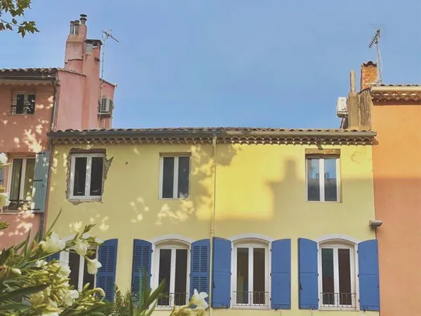 Immeuble - Très bel emplacement - À finir de rénover