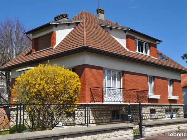 Maison familiale, 219 m2 habitables, adaptable pour professions libérales