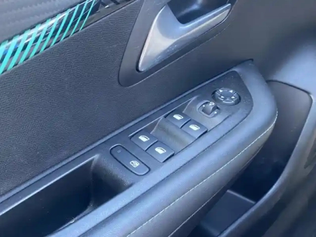 Peugeot 208 ii puretech 100 s&amp;s eat8 allure — photo 9