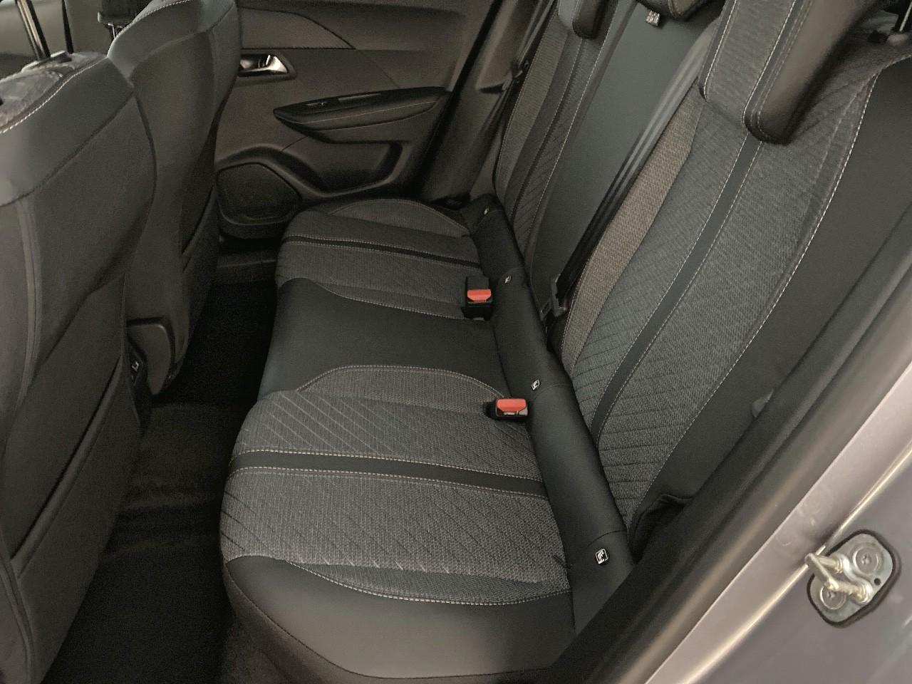 Peugeot 2008 hybrid 145 ch e-dcs6 allure — photo 10
